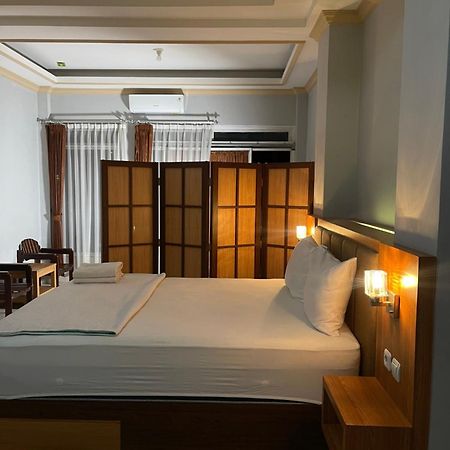 Wesbobo Inn Solo Luaran gambar