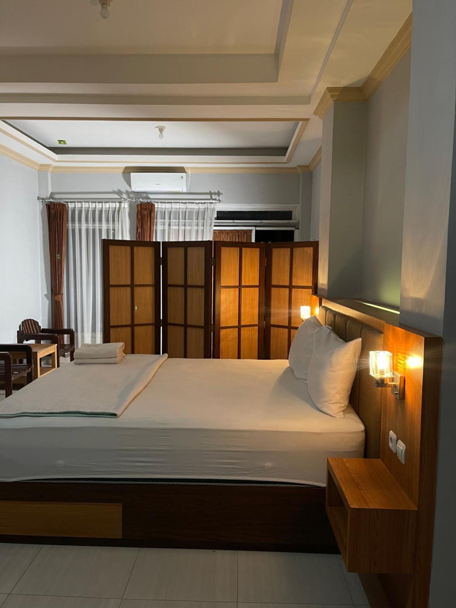 Wesbobo Inn Solo Luaran gambar