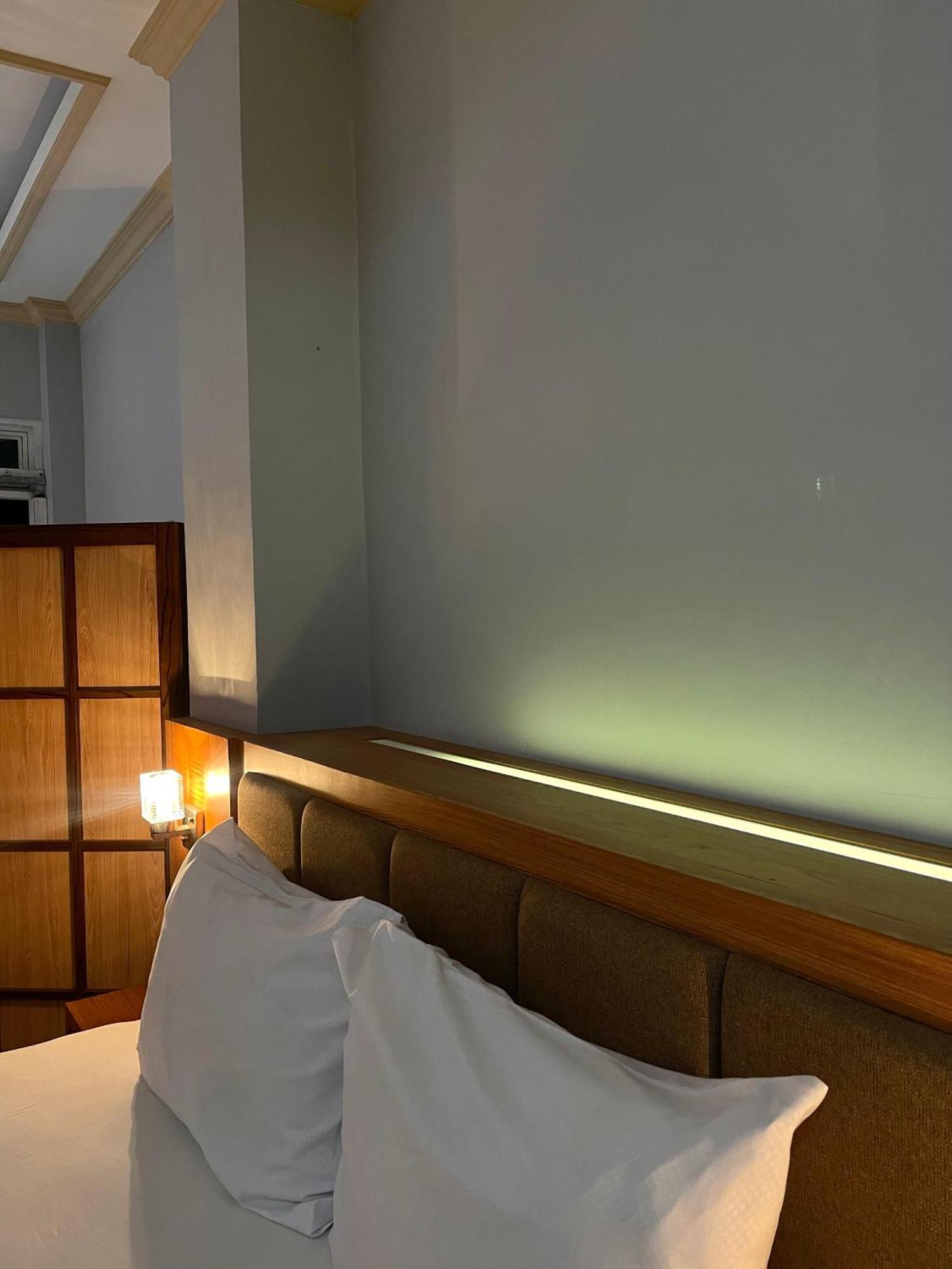 Wesbobo Inn Solo Luaran gambar