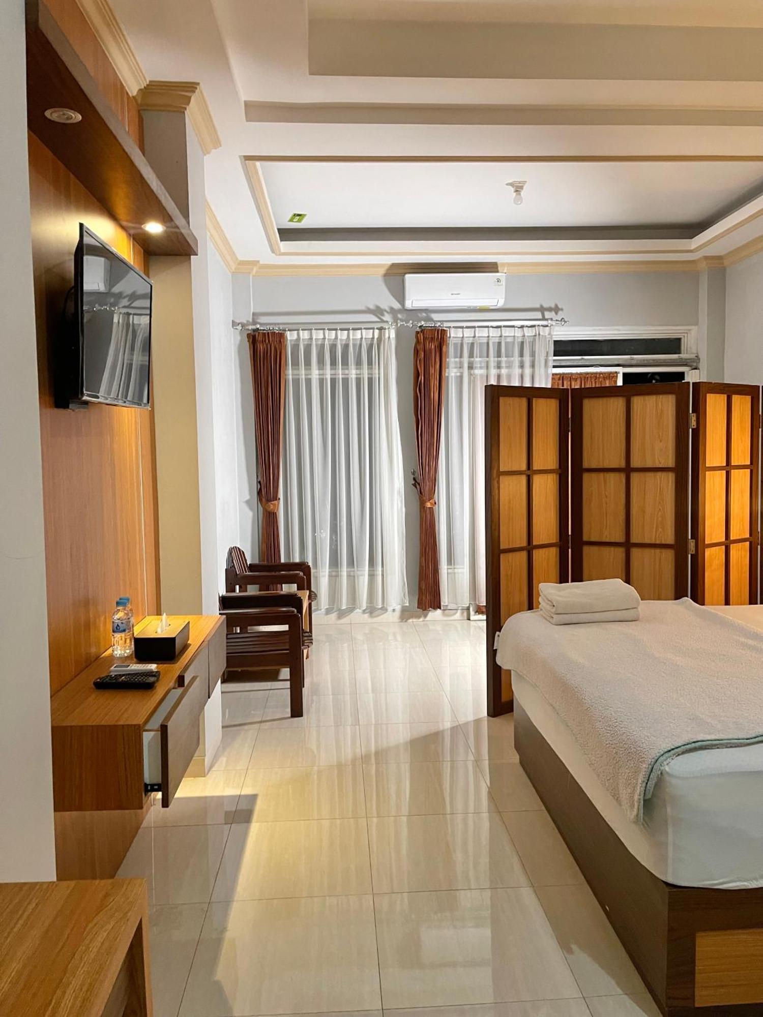 Wesbobo Inn Solo Luaran gambar