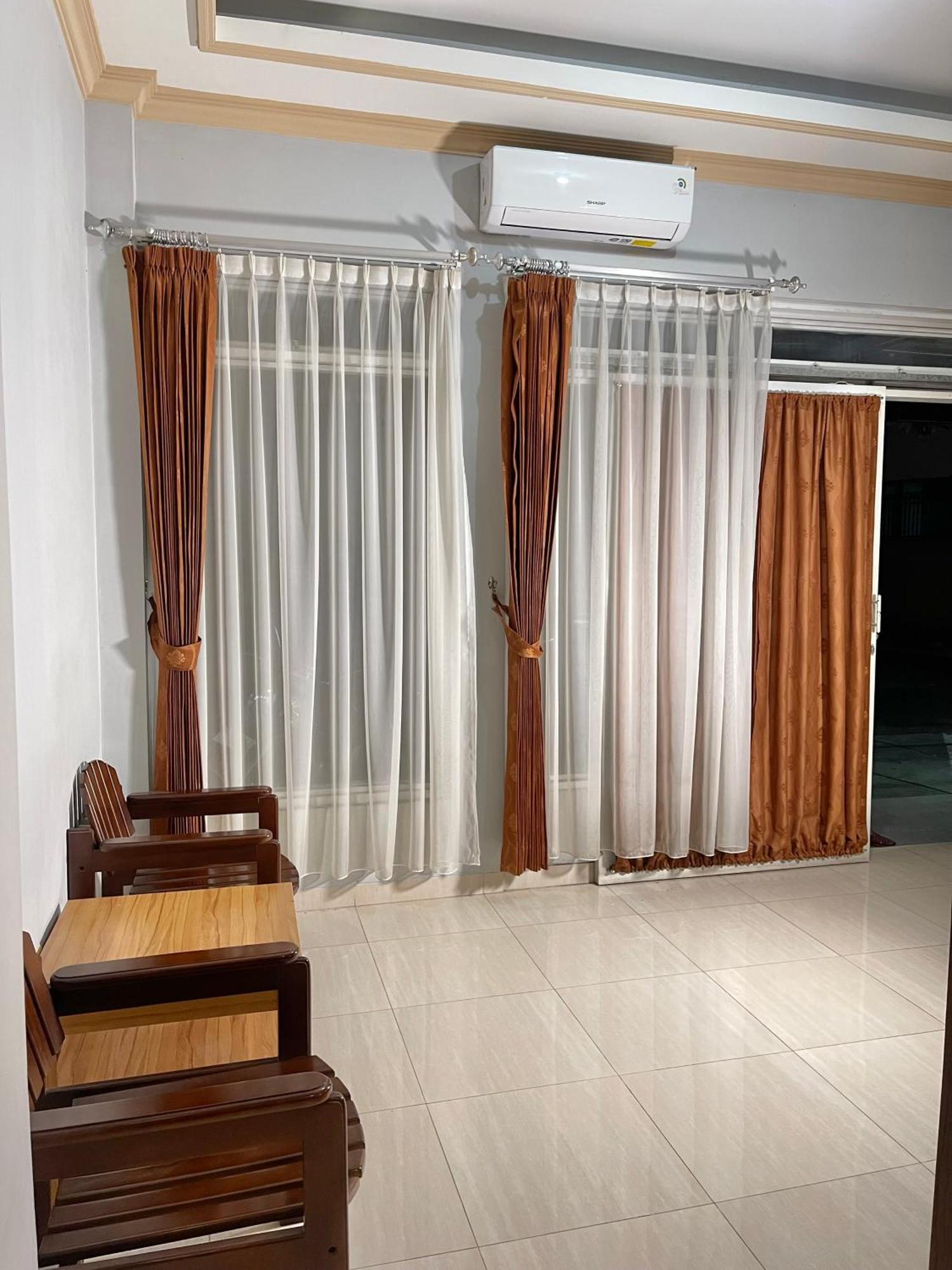 Wesbobo Inn Solo Luaran gambar
