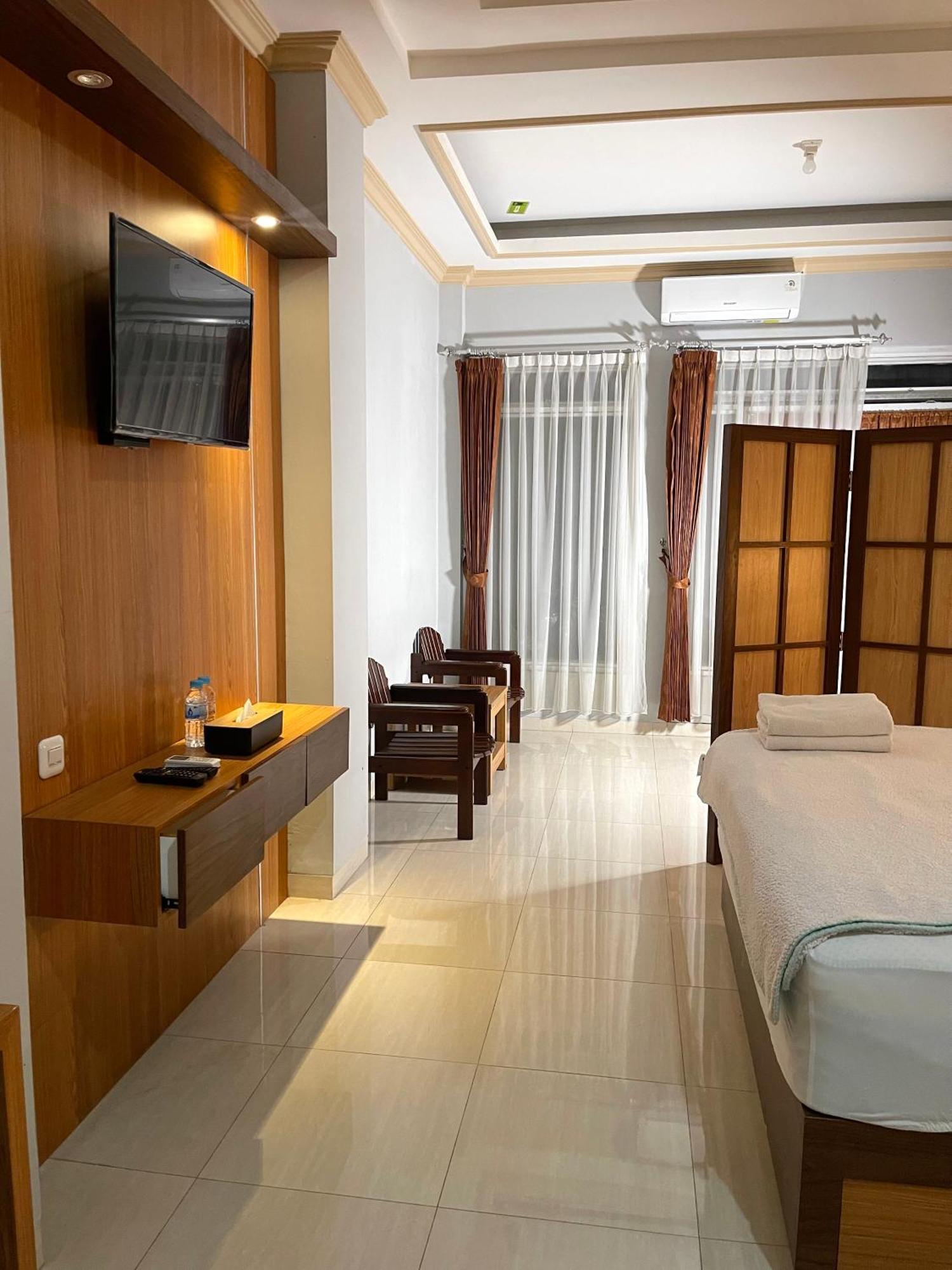 Wesbobo Inn Solo Luaran gambar